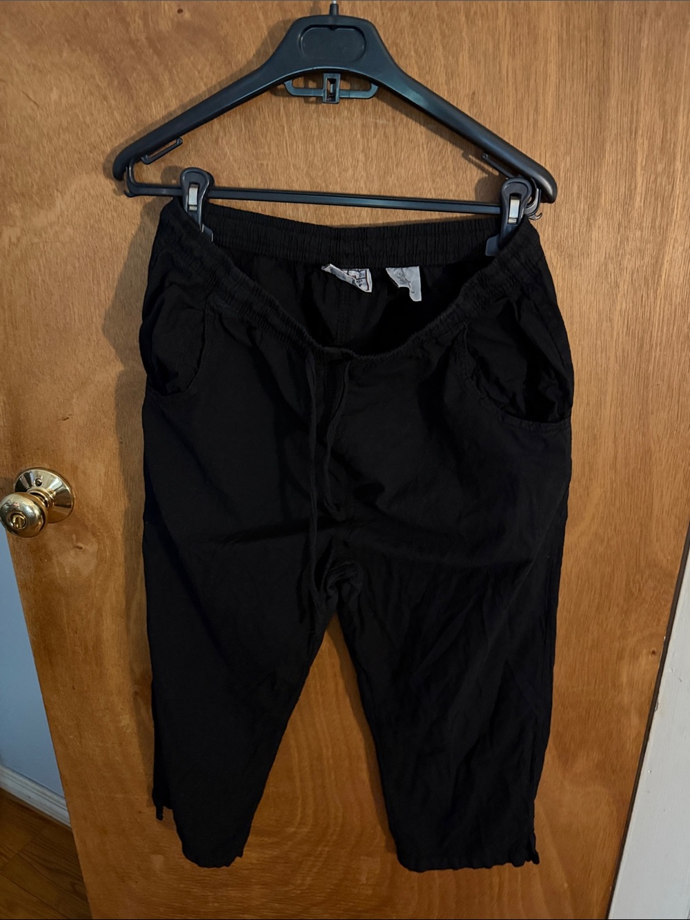 Women’s Black Cropped Elastic-Waist Jeans